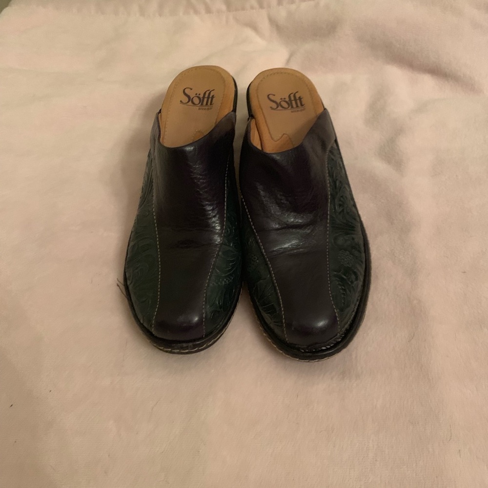 Softt black slip on shoes size 6